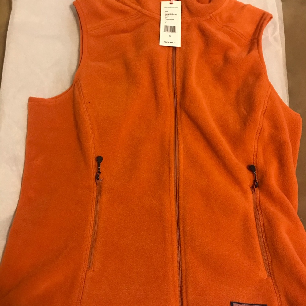 Vineyard Vines top